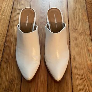 Women’s size 9 booties